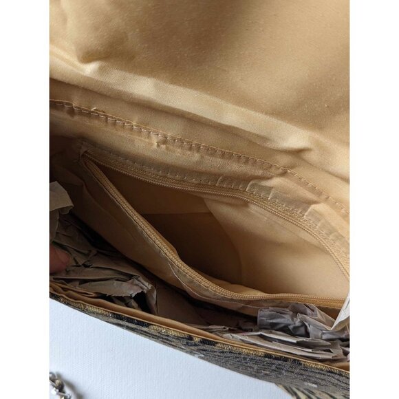 VGT TIGER PRINT STUDDED SHOULDER PURSE - Picture 3 of 5